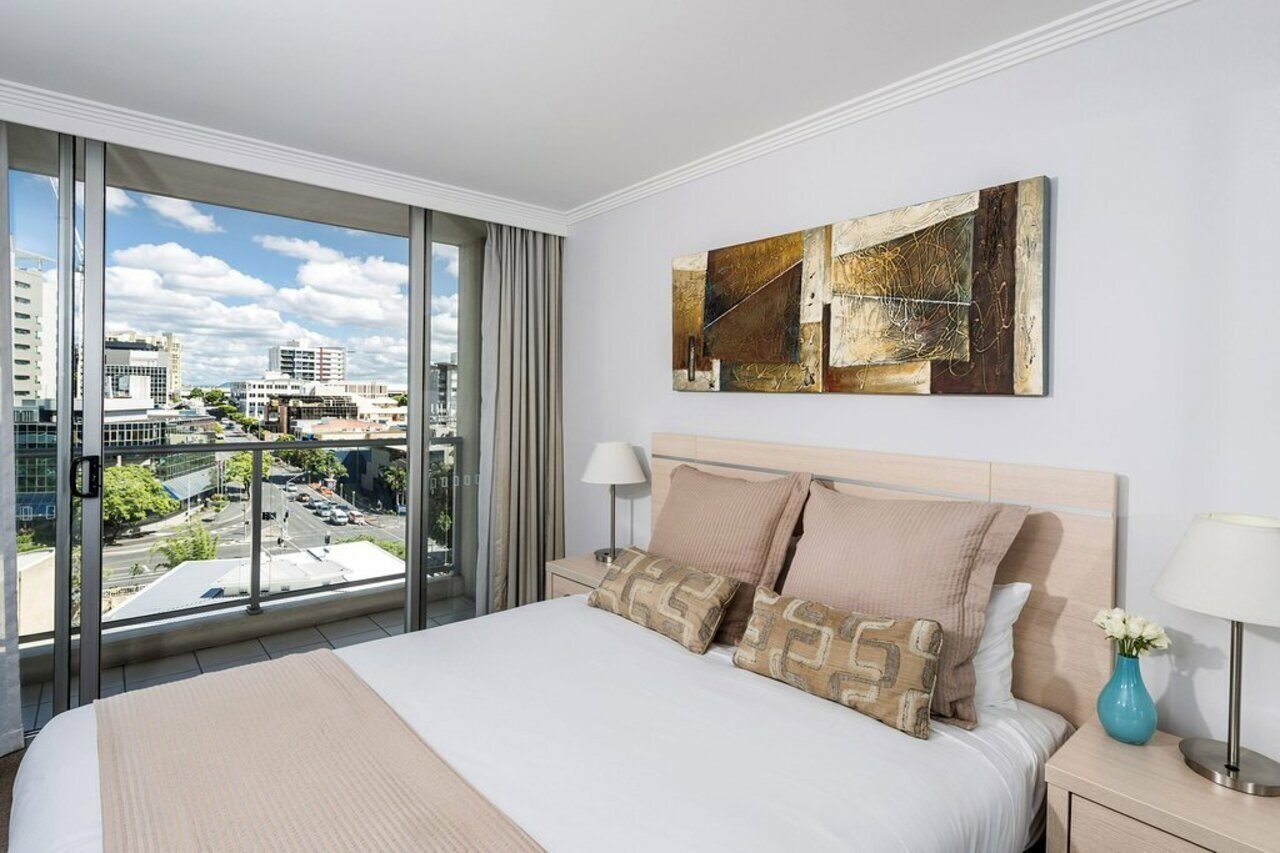 Фото Oaks Brisbane Lexicon Suites