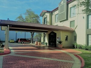 Гостиница Red Roof Inn & Suites Houston - Hobby Airport