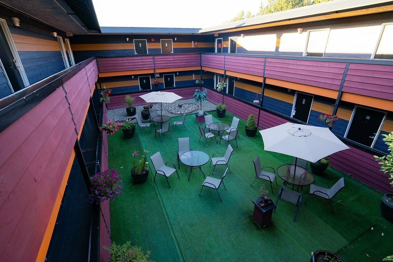 Фото The New 401 Inn