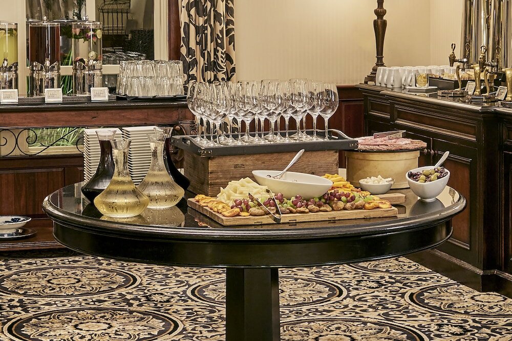 Фото French Quarter Inn