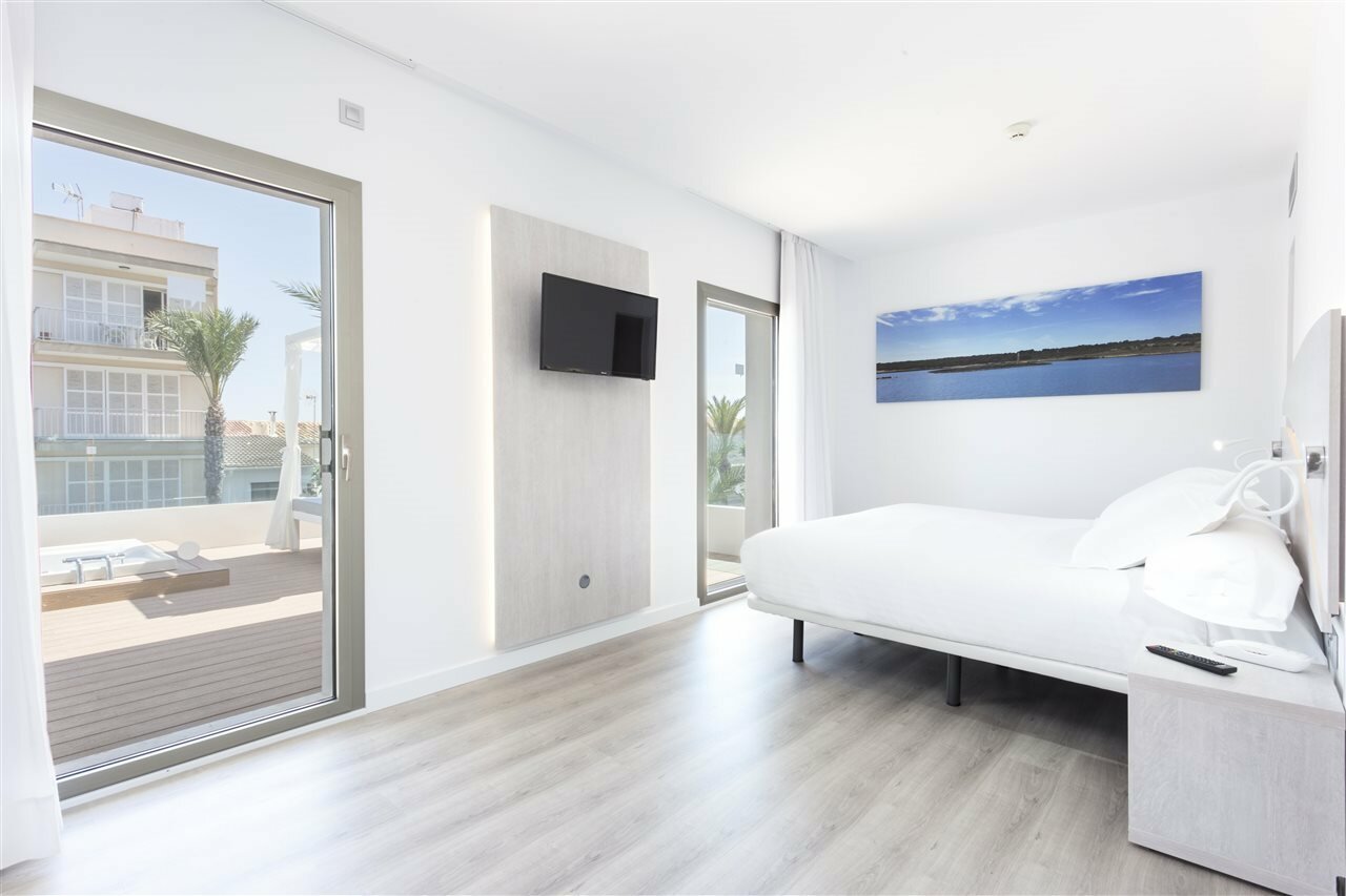 Фото Llaut Boutique Hotel