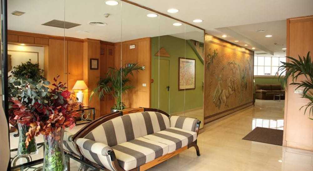 Фото Hotel Cesaraugusta