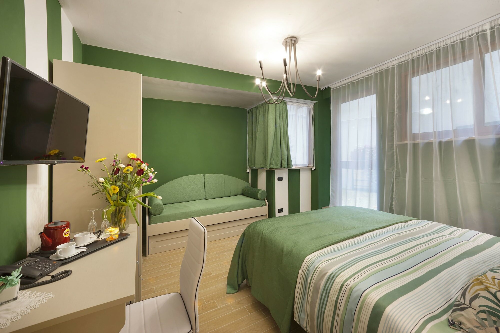 Фото отеля 2