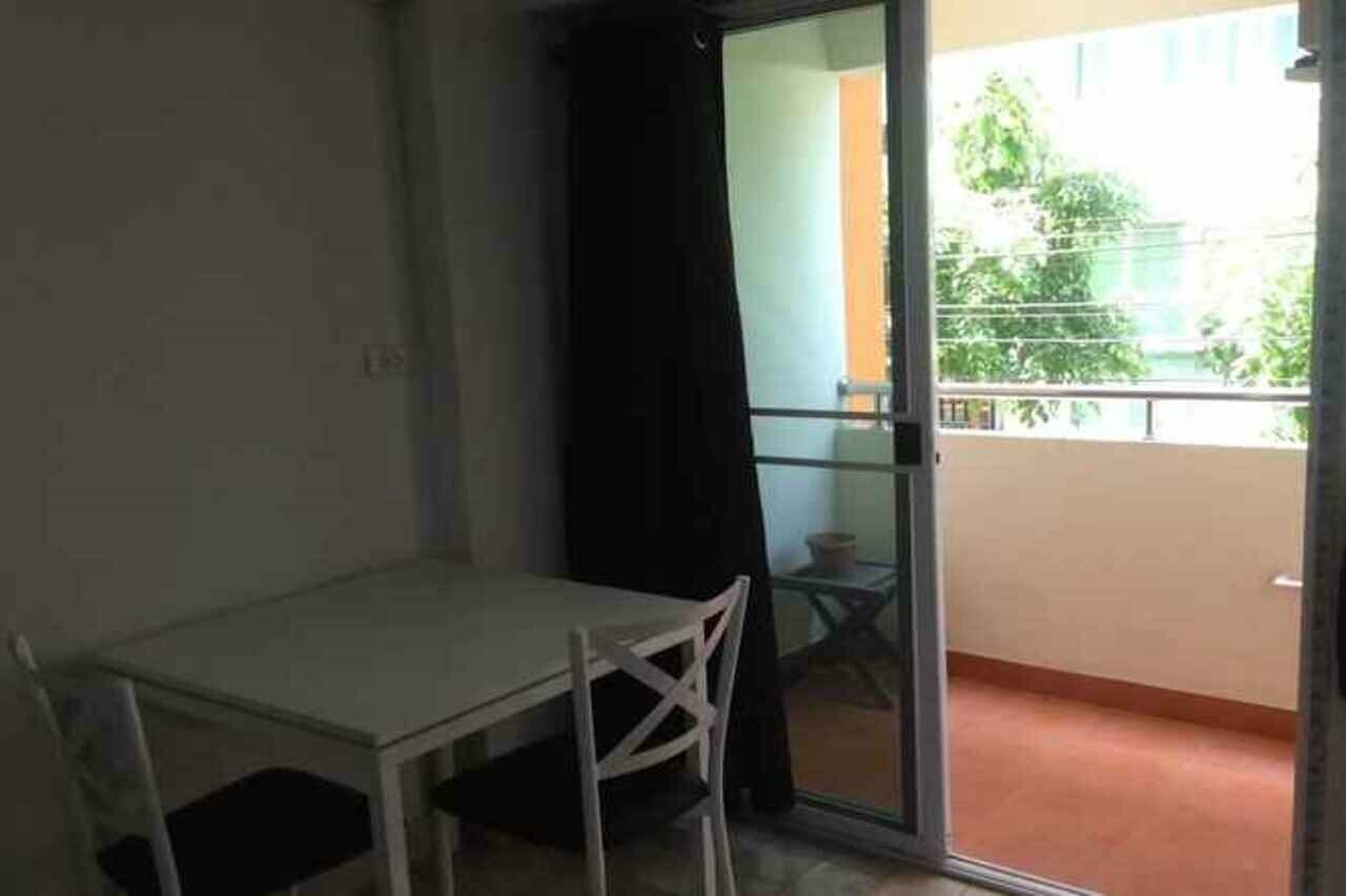 Фото Yaowamal Apartment