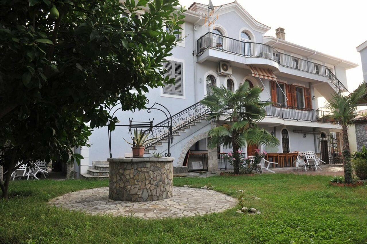 Фото Rose Garden Hotel