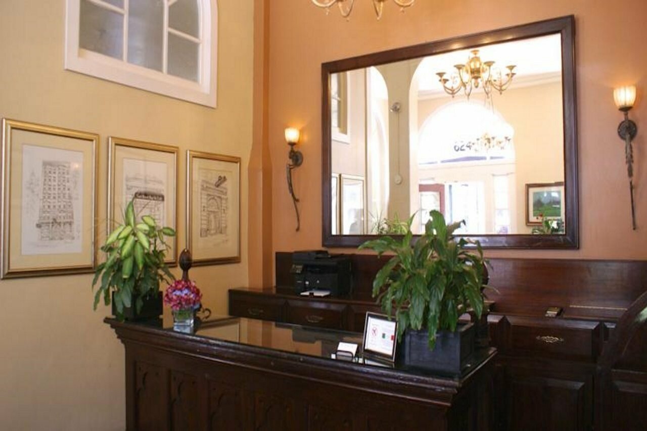 Фото The Andrews Hotel