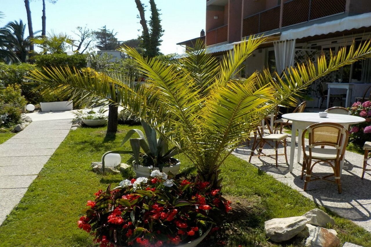 Фото Hotel Bijou