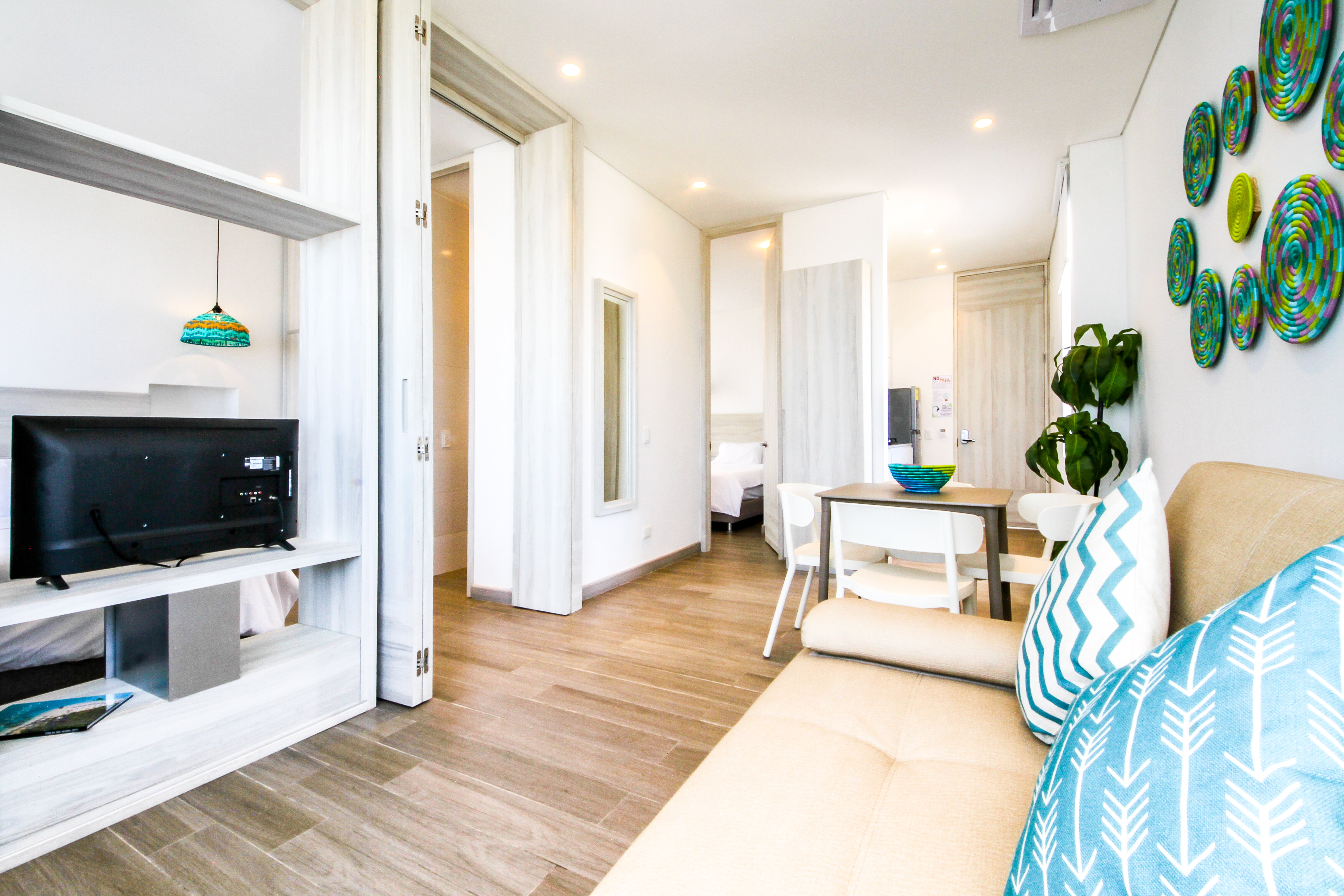 Фото Azure Lofts & Pool Hotel