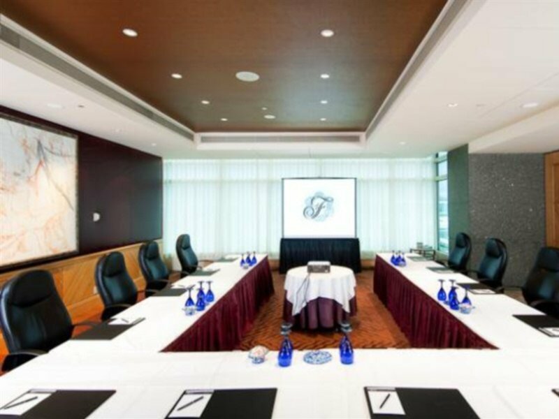 Фото Fairmont Vancouver Airport