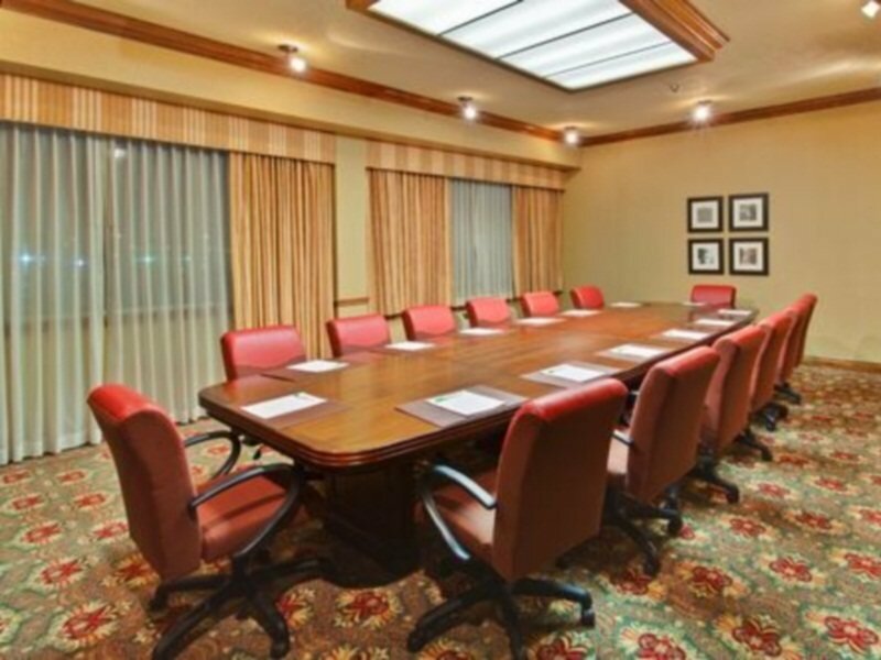 Фото Holiday Inn Toronto International Airport