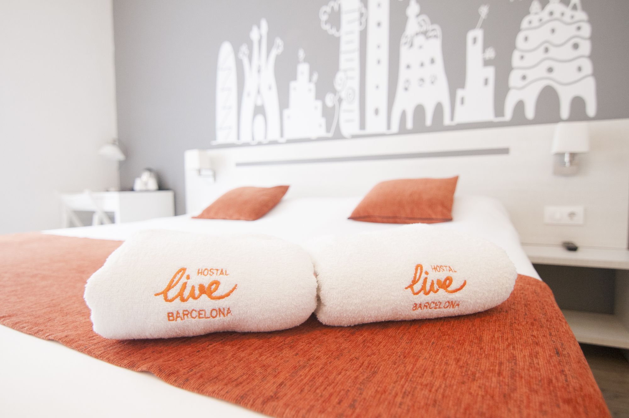 Фото Hostal Live Barcelona