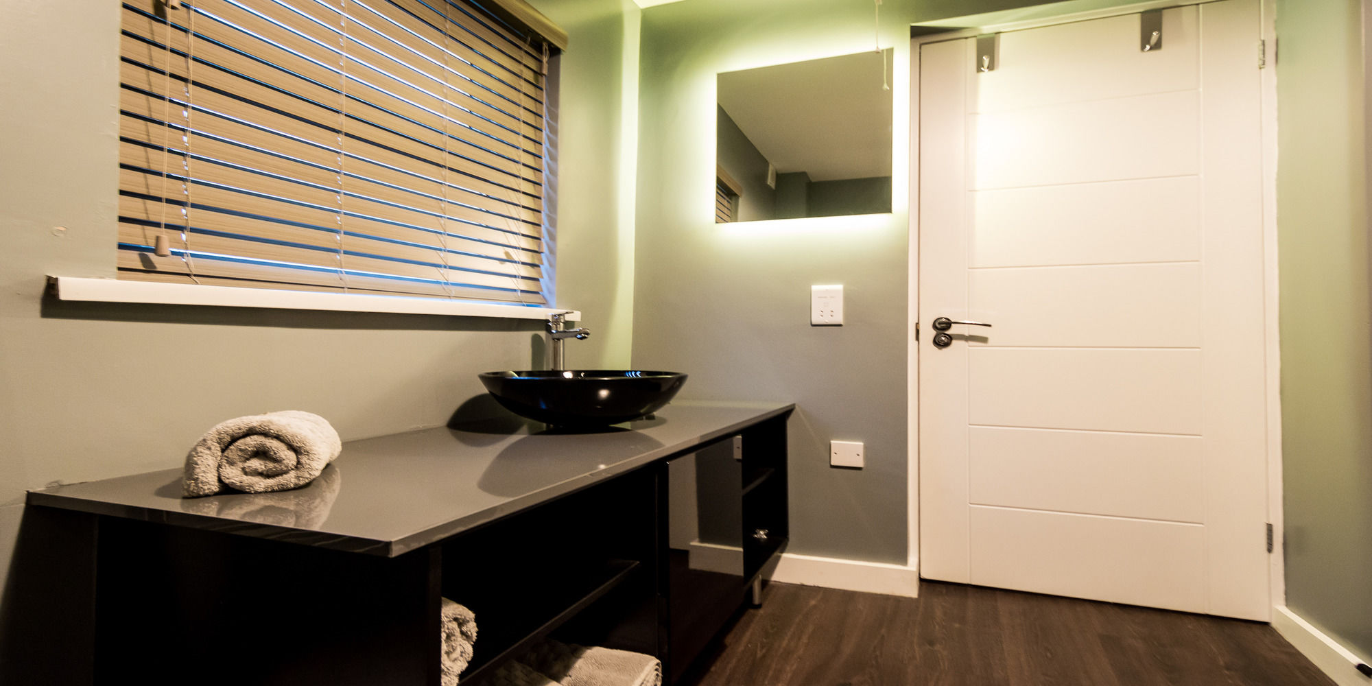 Фото Aaron Wise Serviced Apartments