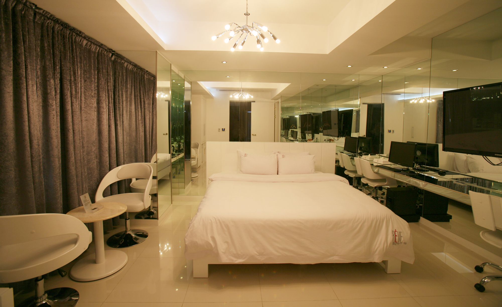 Фото Suwon Reve Hotel