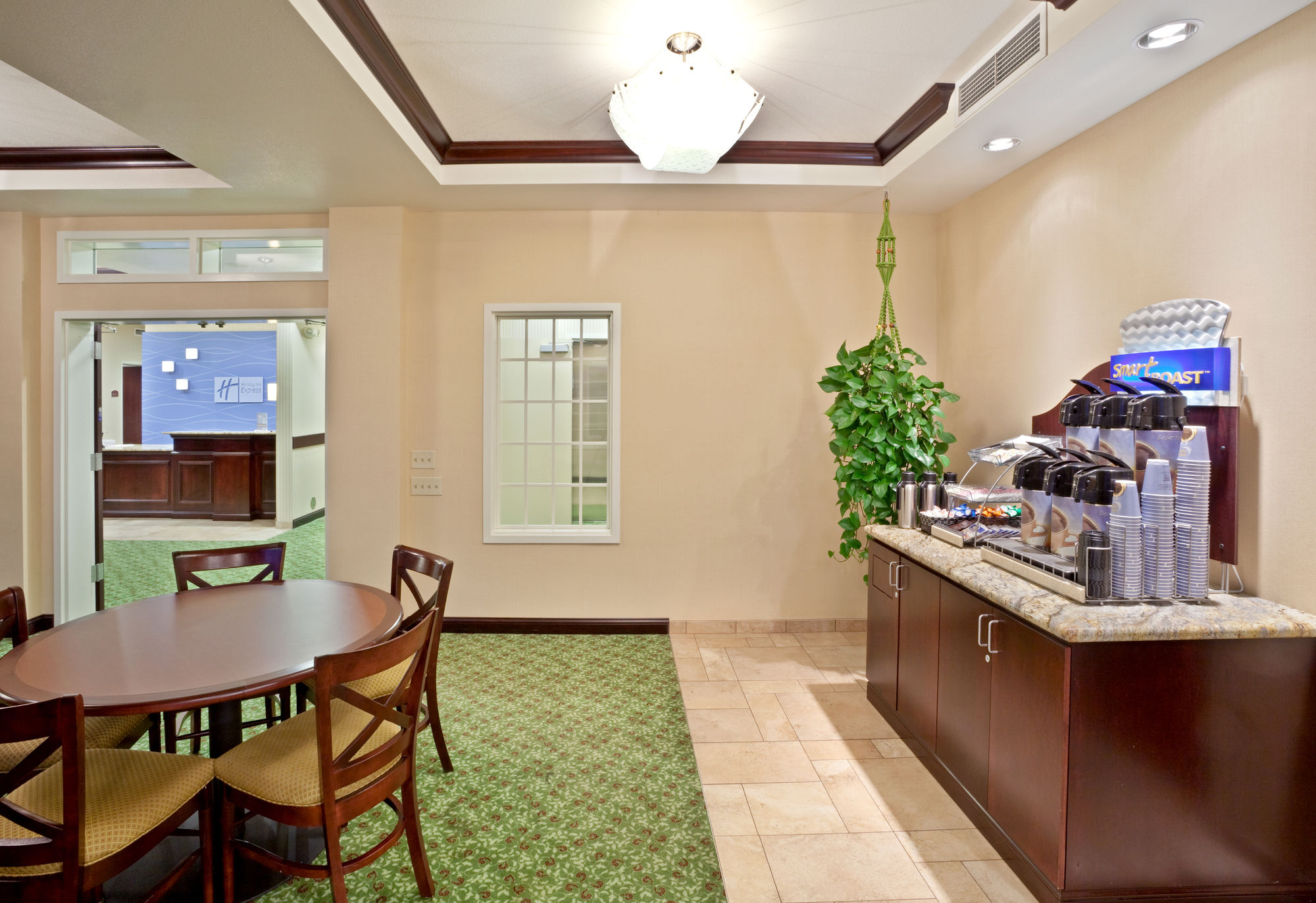 Фото Holiday Inn Express & Suites Ontario, an Ihg Hotel