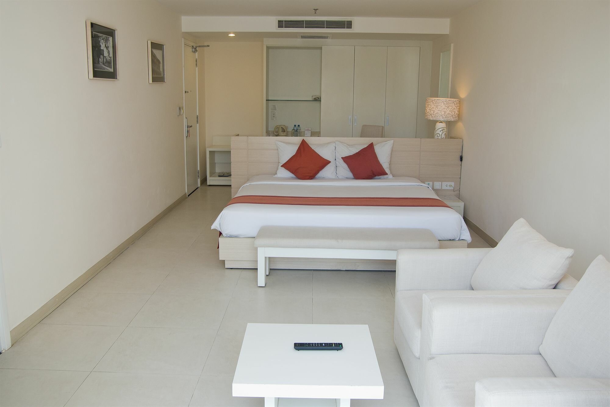 Фото Nhi Phi Hotel