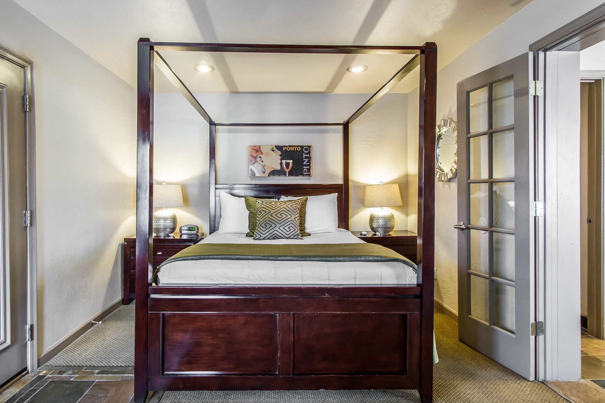 Фото Rodeway Inn & Suites Williams Downtowner - Rte 66