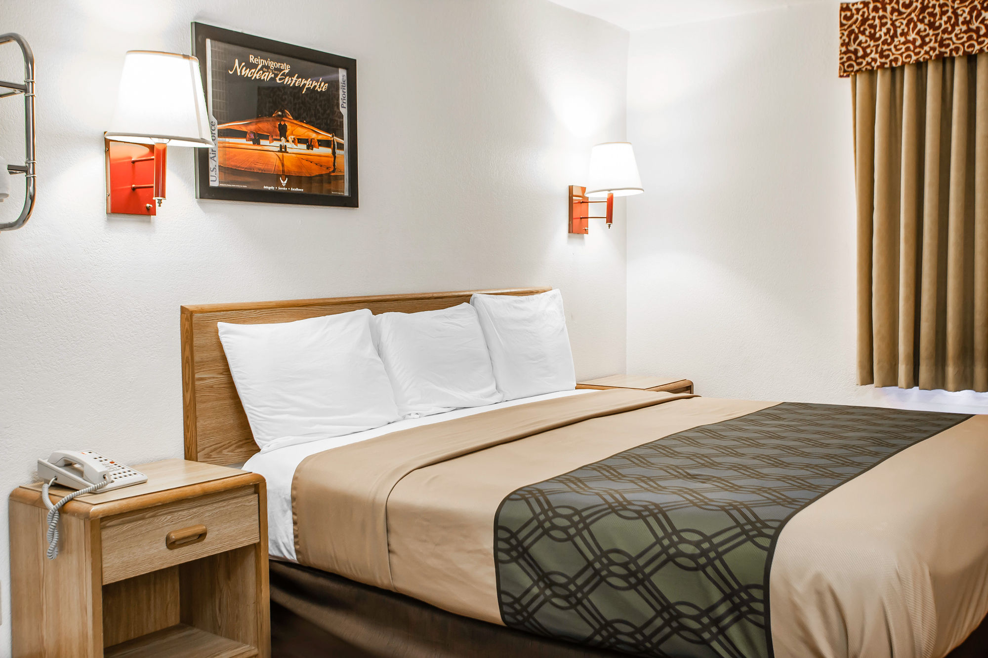 Фото Econo Lodge Truman Inn