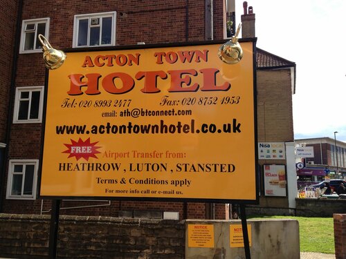 Гостиница Acton Town Hotel в Лондоне