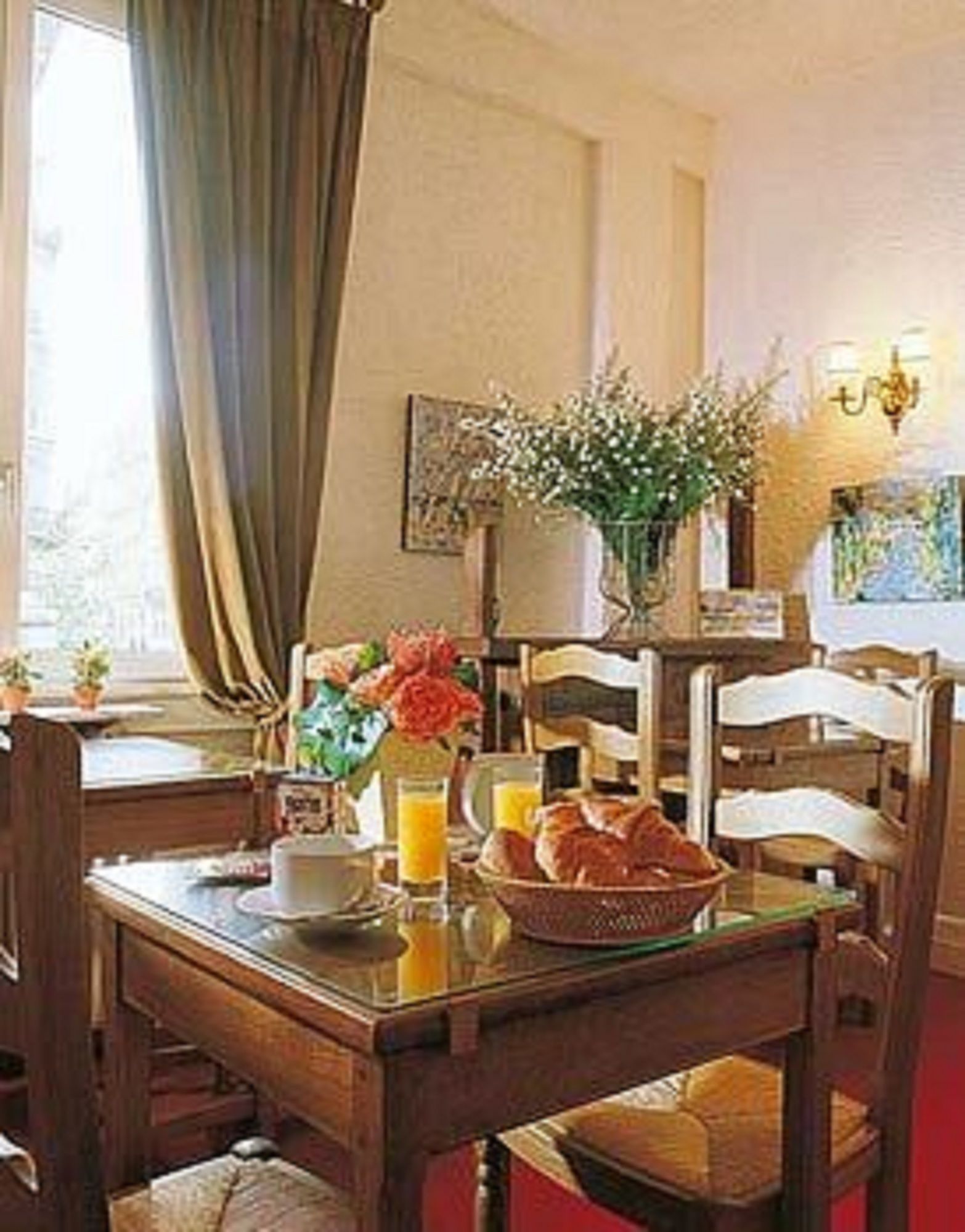 Фото Hôtel Londres Saint Honoré