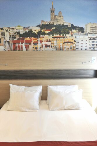 Гостиница Greet Hotel Marseille Provence Aéroport в Витроли