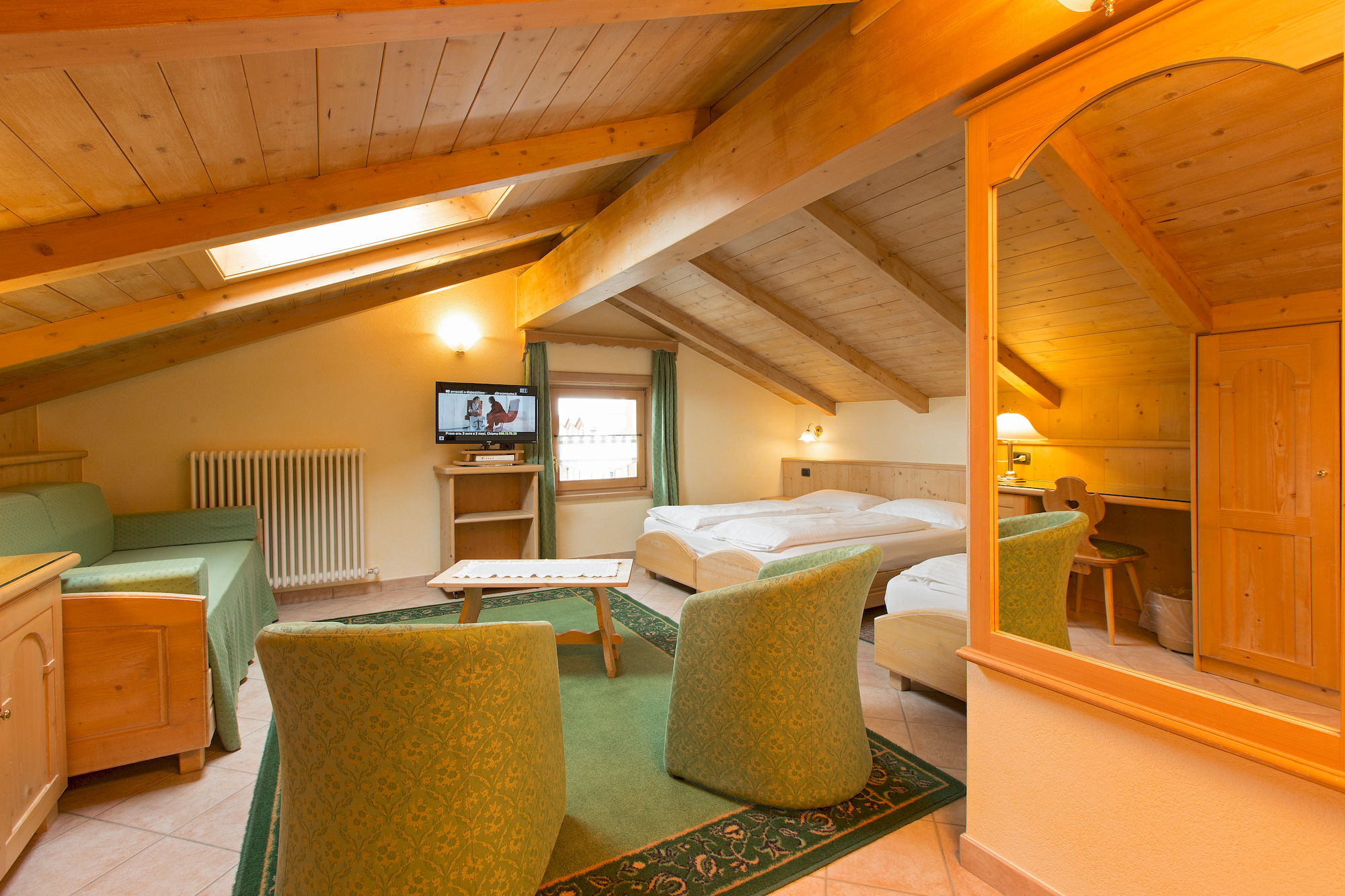 Фото Hotel Crosal