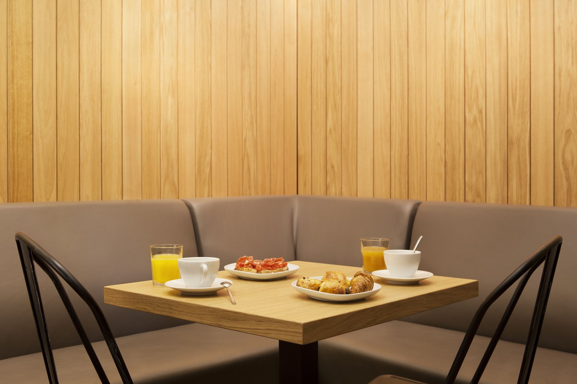 Фото Artrip Hotel