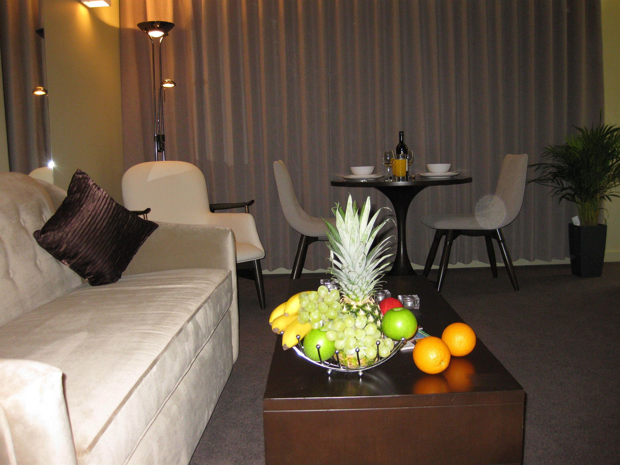 Фото Axiom Park Hotel