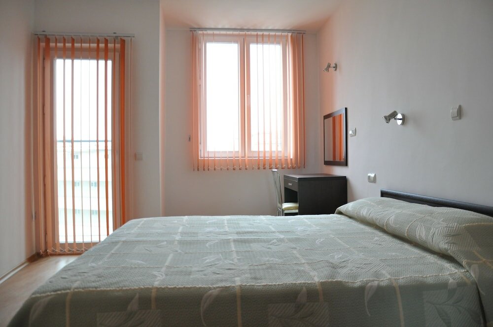 Фото Sunny Holiday Apartments