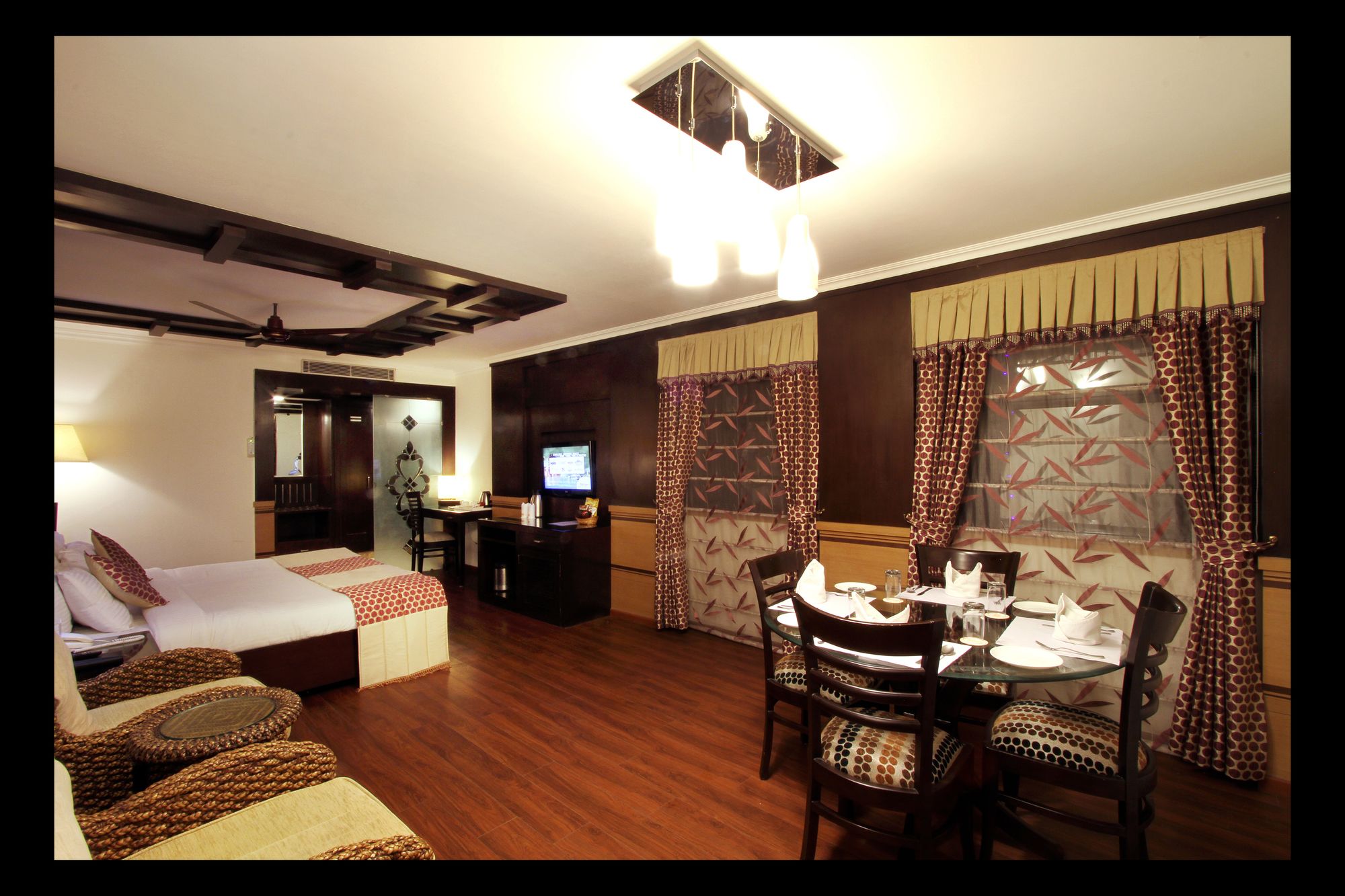 Фото Hotel Southgate