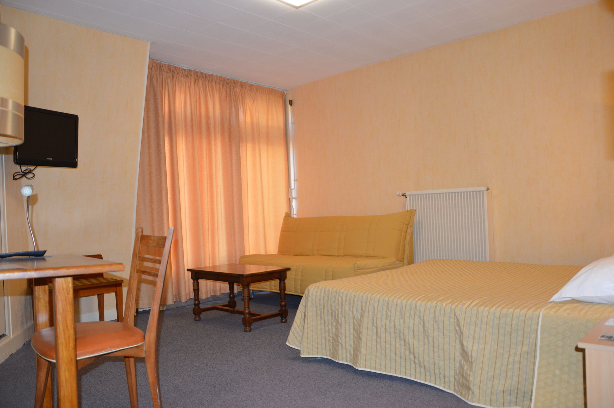 Фото Hotel Au Chapon Fin