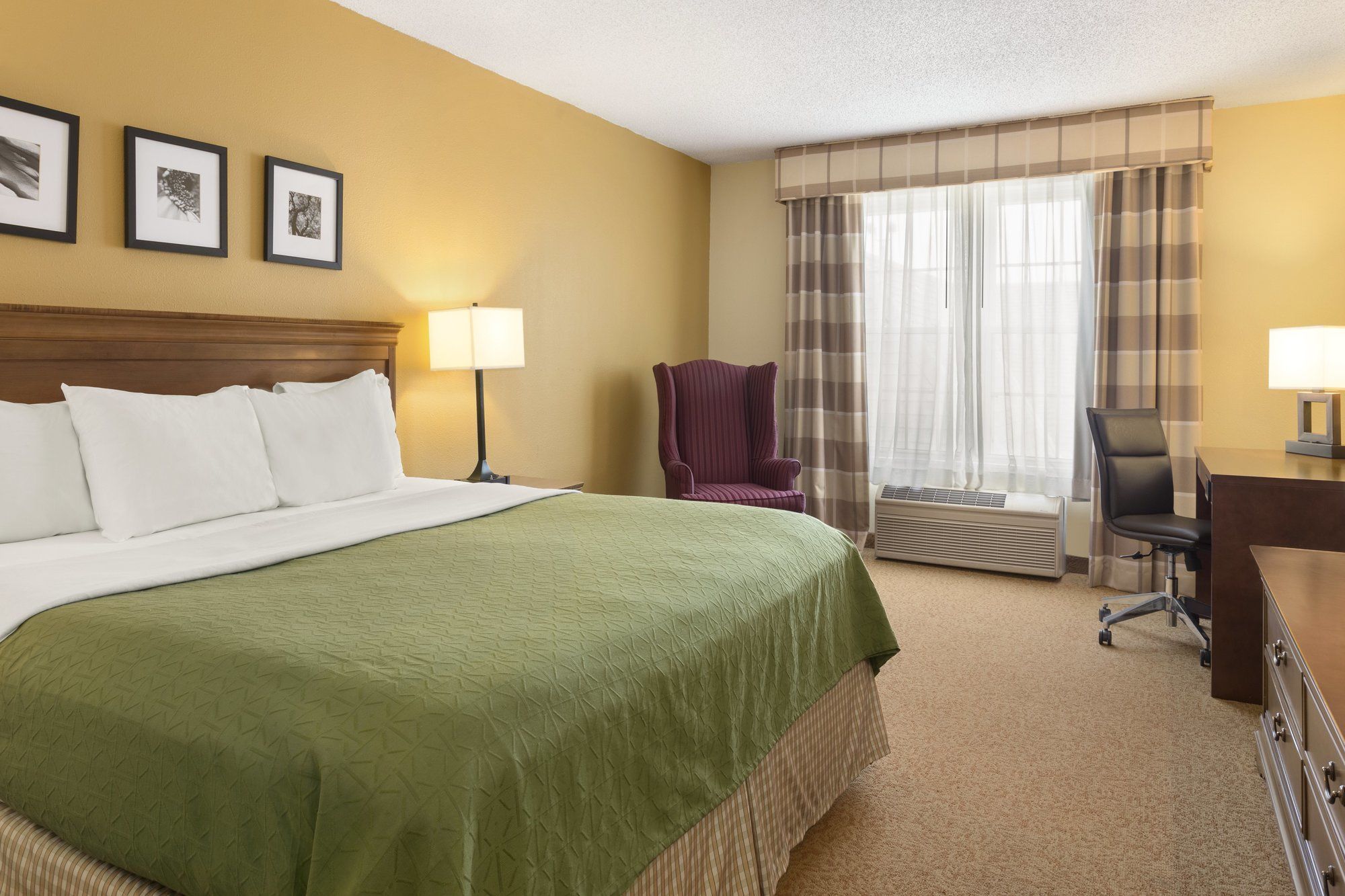 Фото Country Inn & Suites by Radisson, Salina, Ks