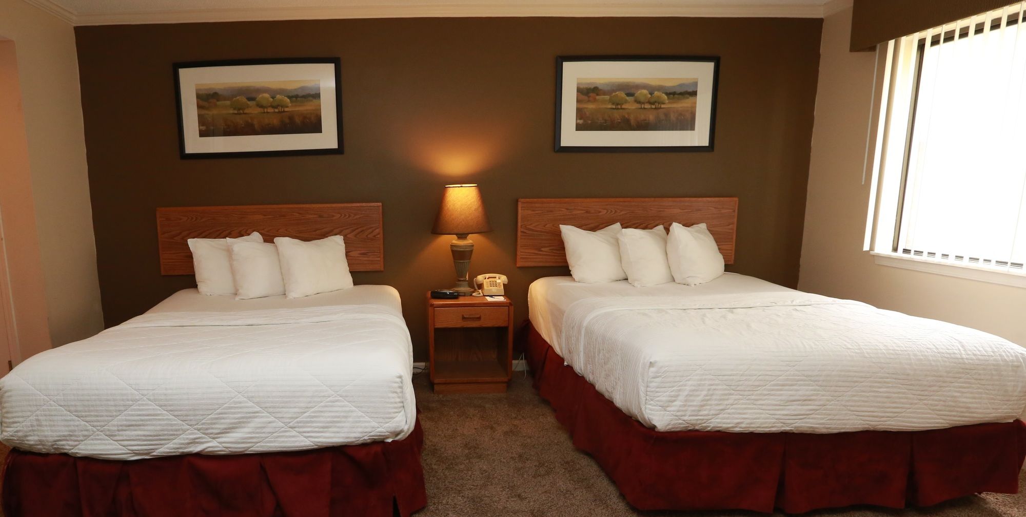 Фото Sterling Hotel and Suites