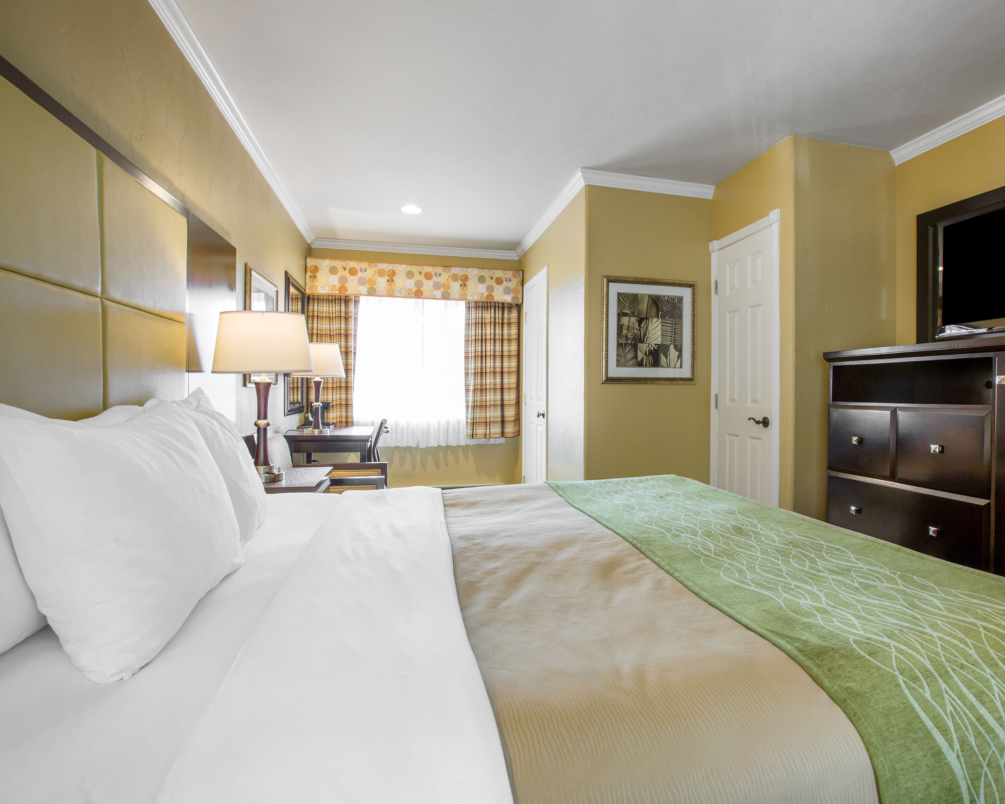 Фото Comfort Inn Carmel by The Sea