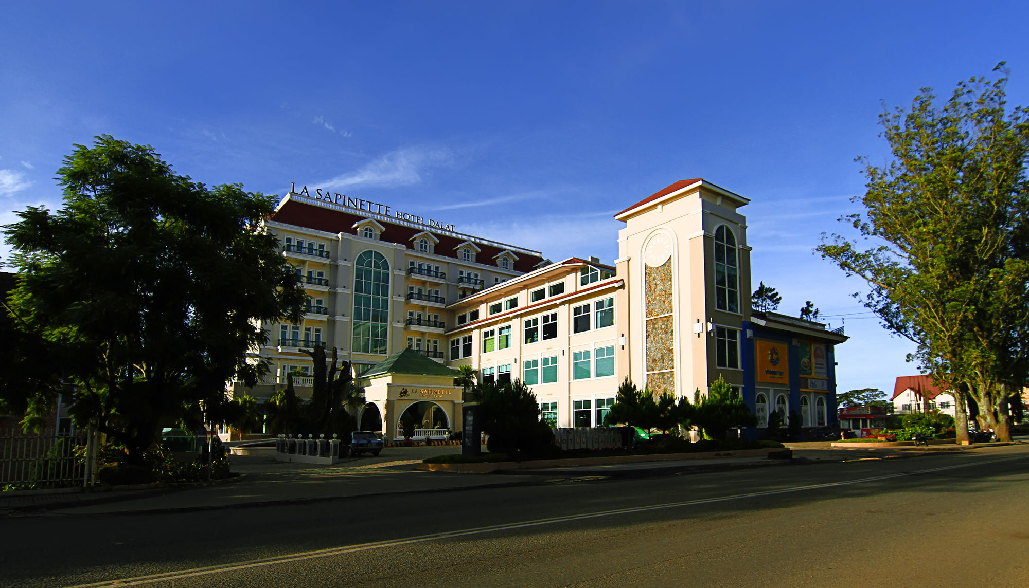 Фото La Sapinette Hotel Dalat