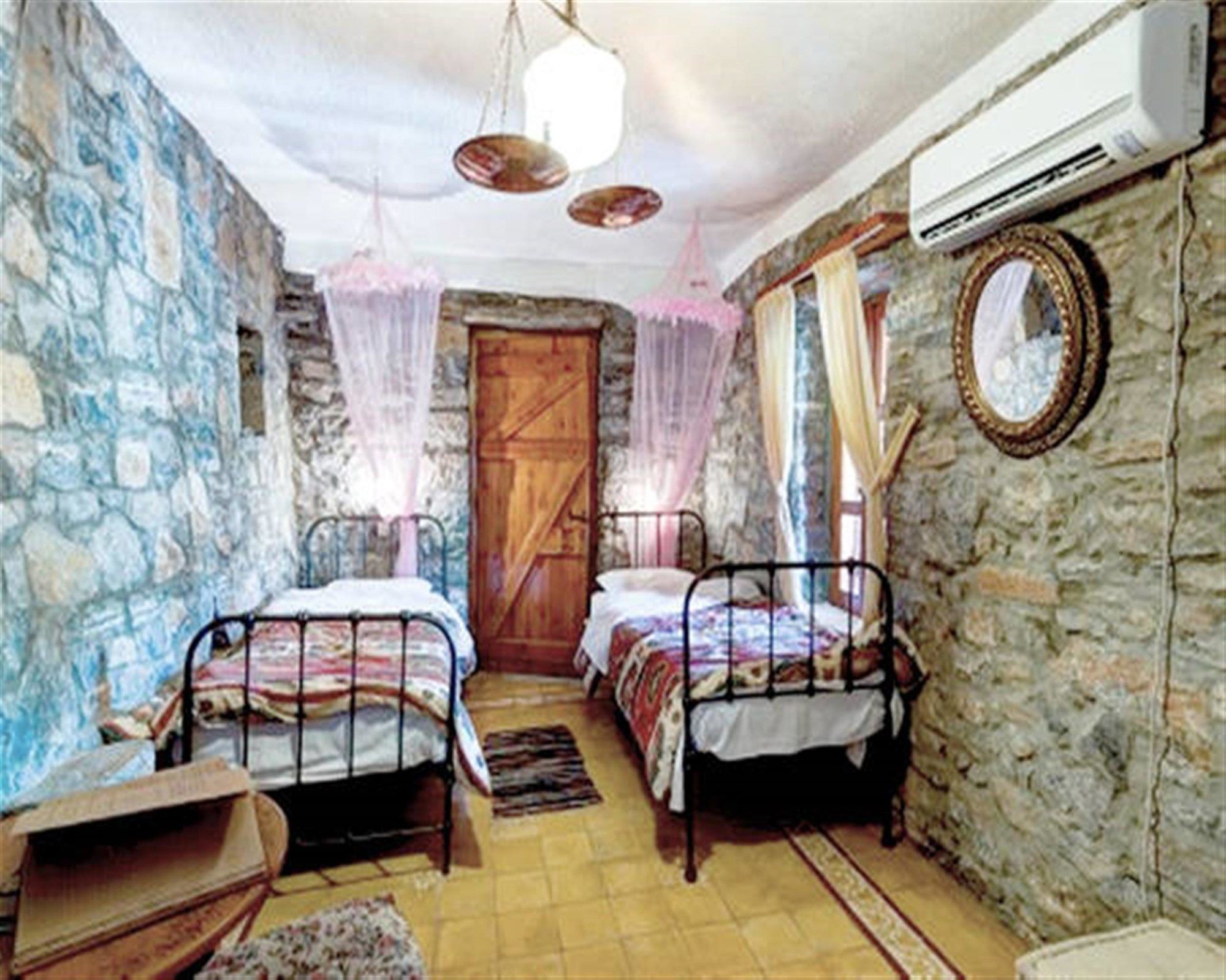 Фото Гостевой Дом Traditional Homes