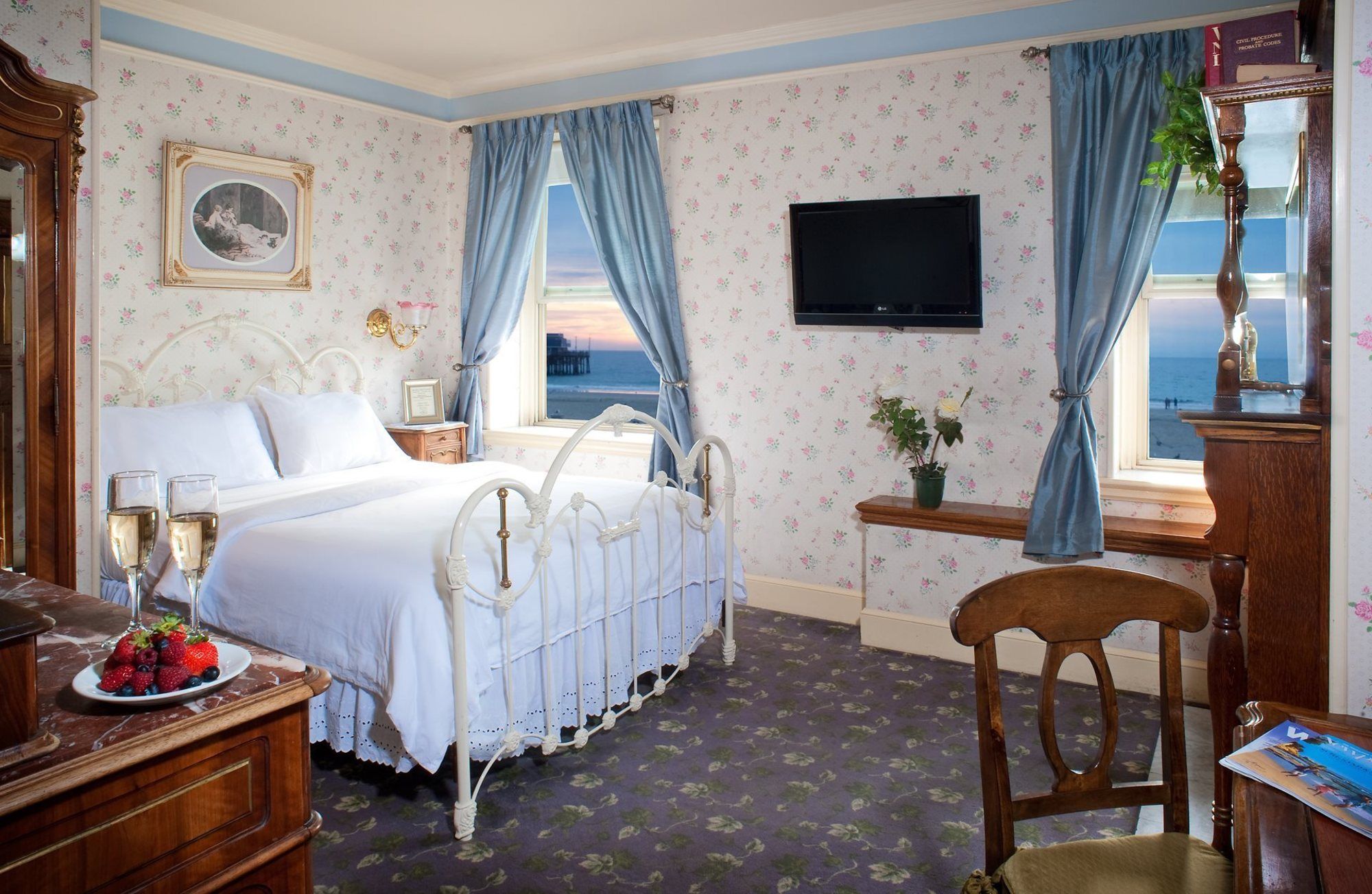 Фото Dorymans Oceanfront Inn