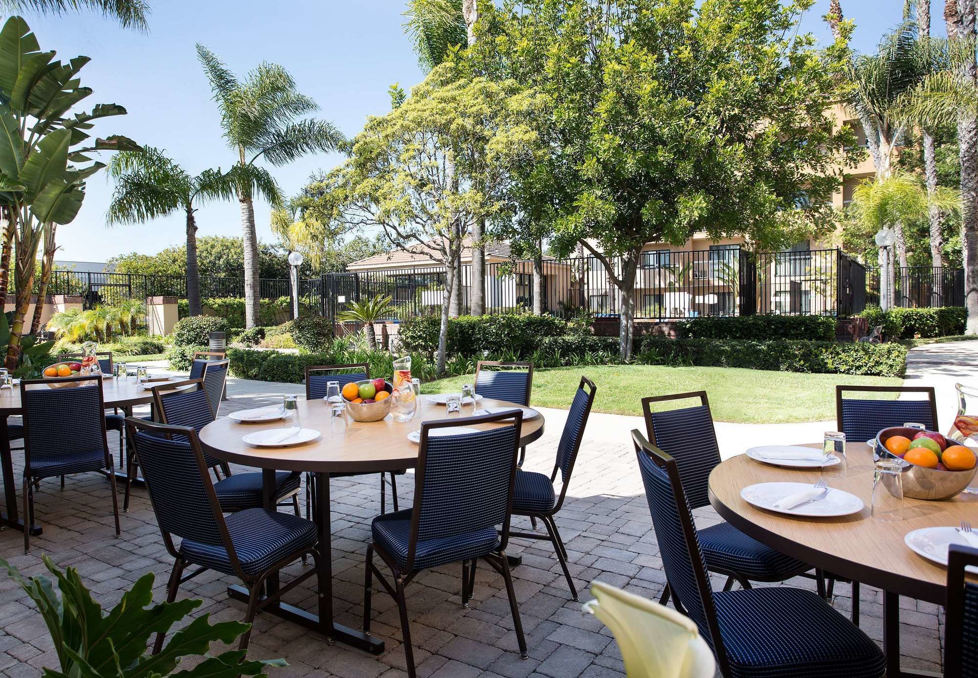 Фото Courtyard by Marriott Costa Mesa South Coast Metro