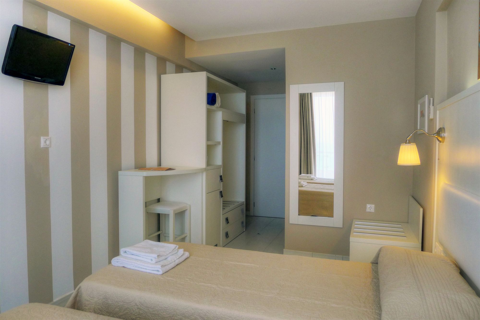Фото Sidari Beach Hotel