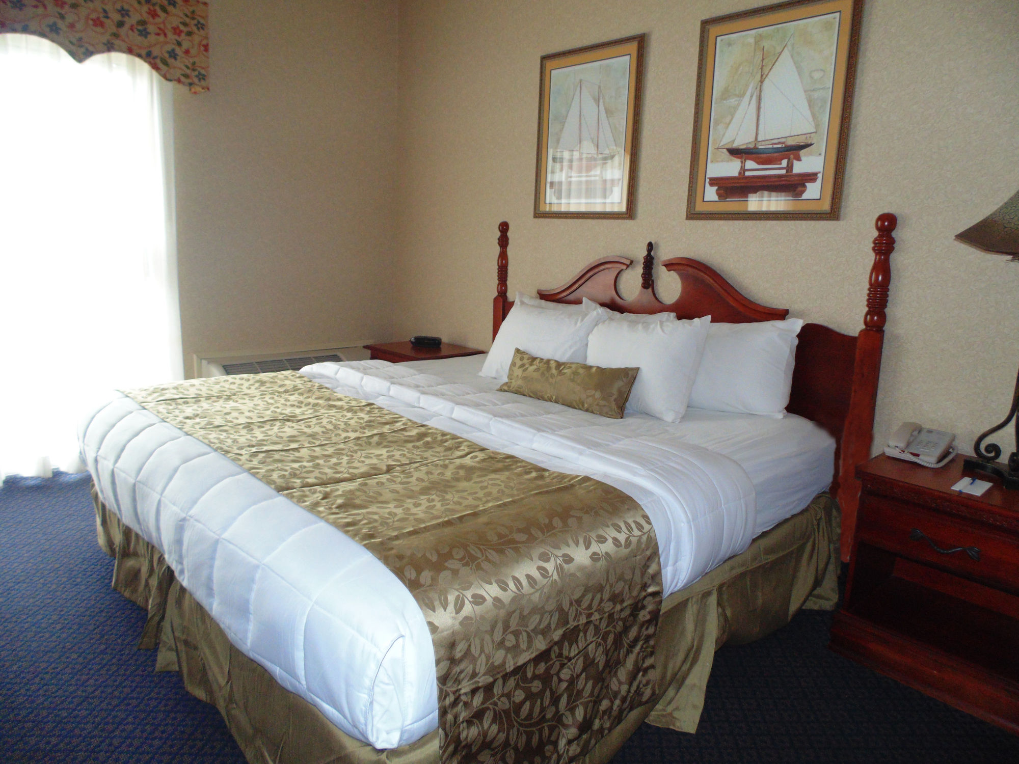 Фото Lakeside Resort and Conference Center