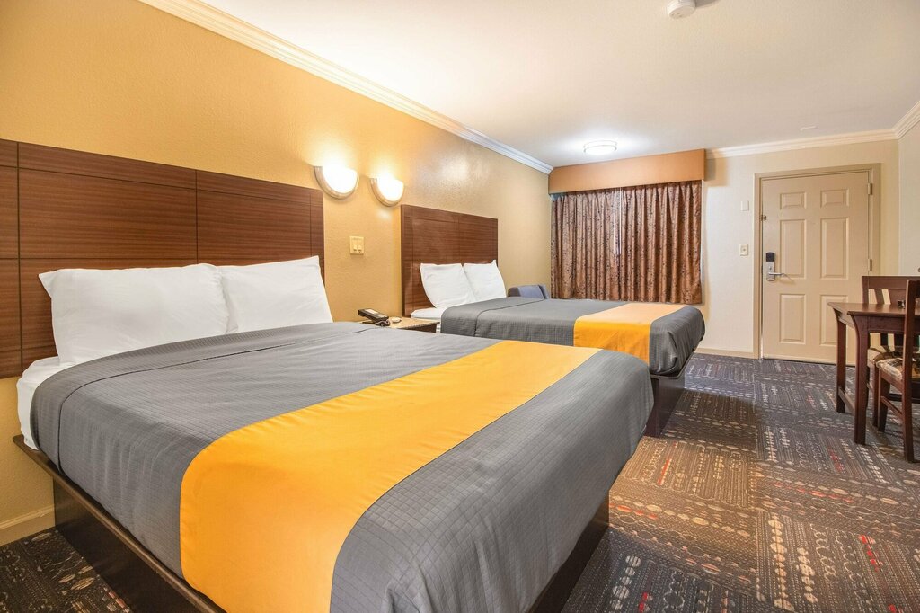Hotel Americas Best Value Inn Houston at I-45 & Loop 610, Houston, photo