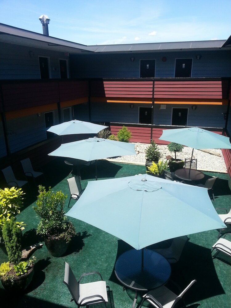 Фото The New 401 Inn