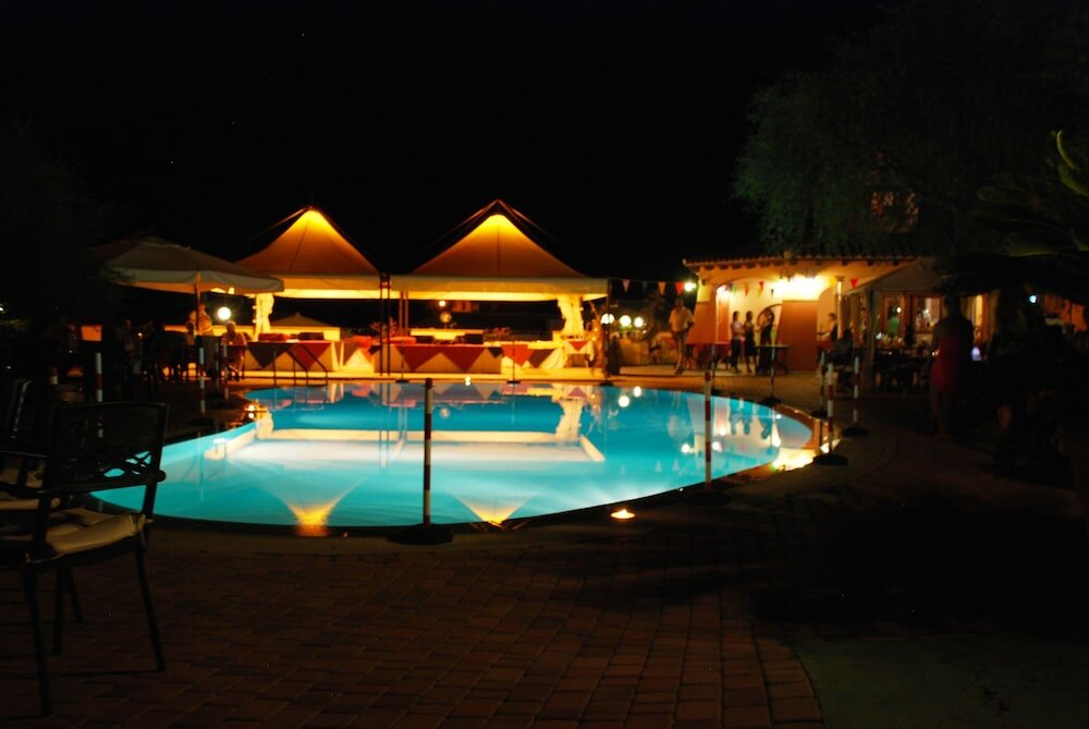 Фото Albergo Residenziale Li Troni