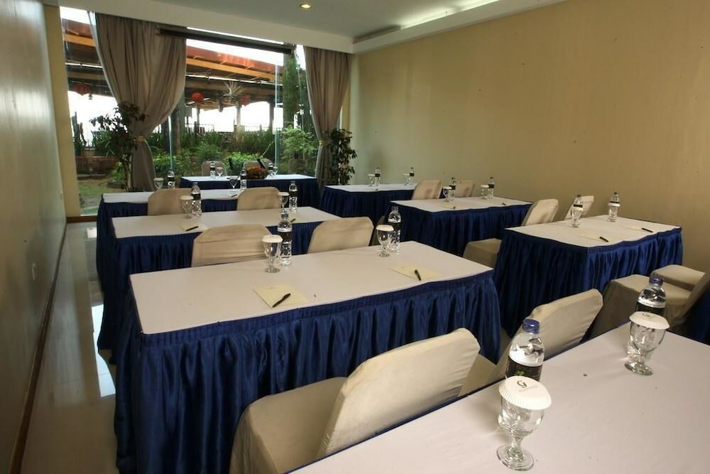 Фото Makassar Golden Hotel