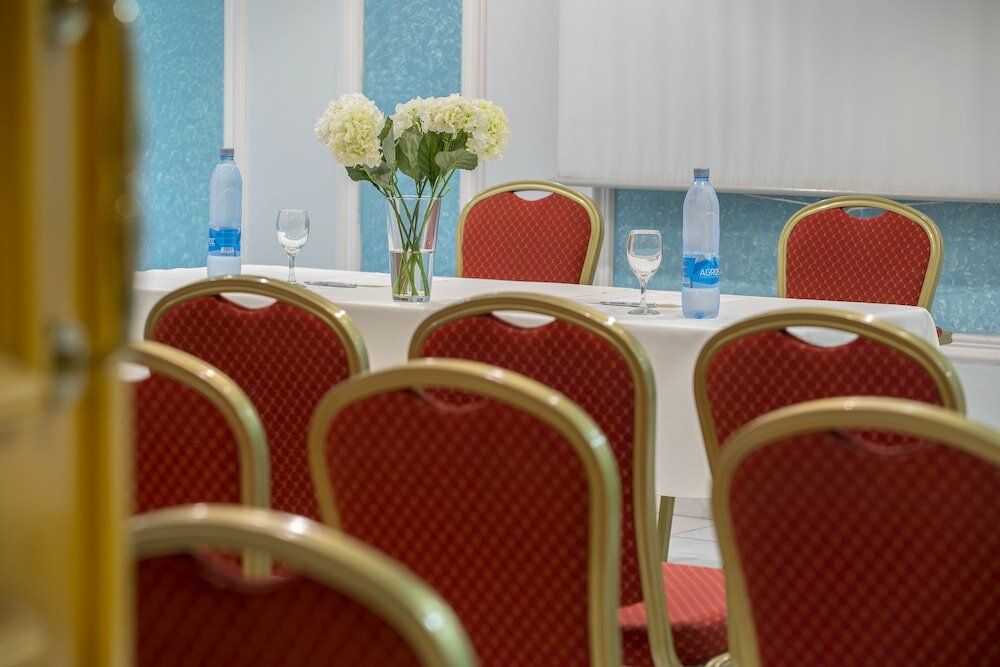 Фото Kapetanios Limassol Hotel