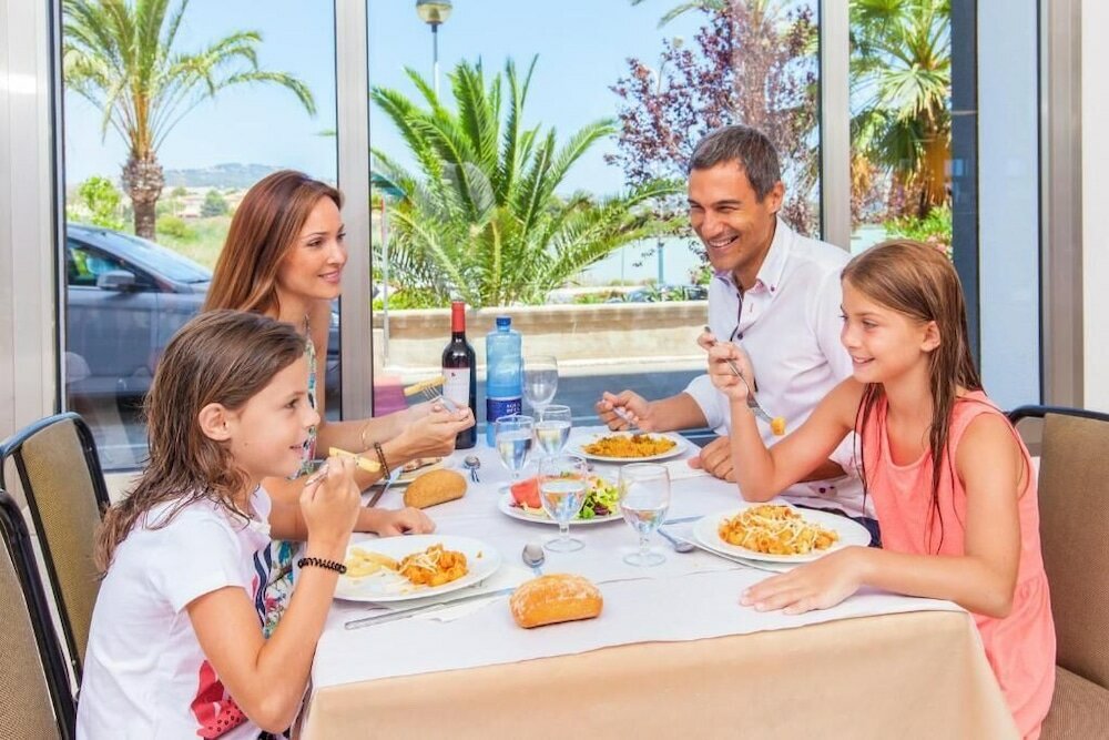 Фото Port Europa Hotel