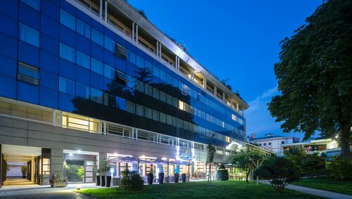 Гостиница Golden Tulip Aix les Bains в Экс-ле-Бене