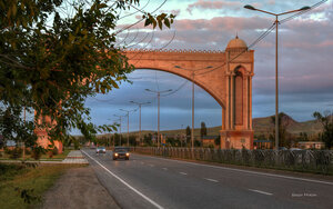 Taraz Arch (Jambyl oblysy, Taraz, Kenesary Han dańǵyly), landmark, attraction