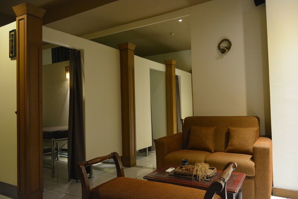 Фото Kedaton Hotel