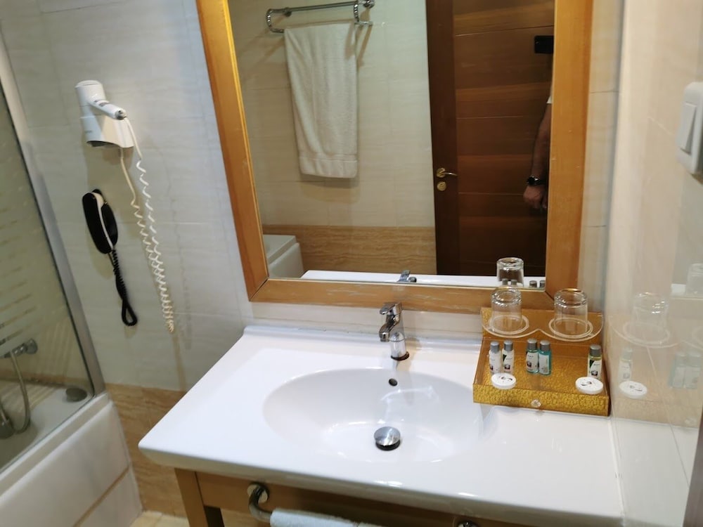 Фото Hocine Hotel Constantine