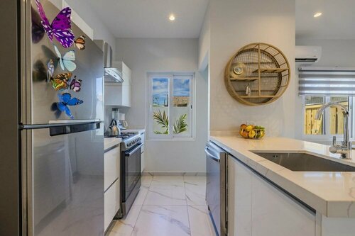 Гостиница Brand New 3br 2ba w Private Pool Near Palm Beach в Ноорде
